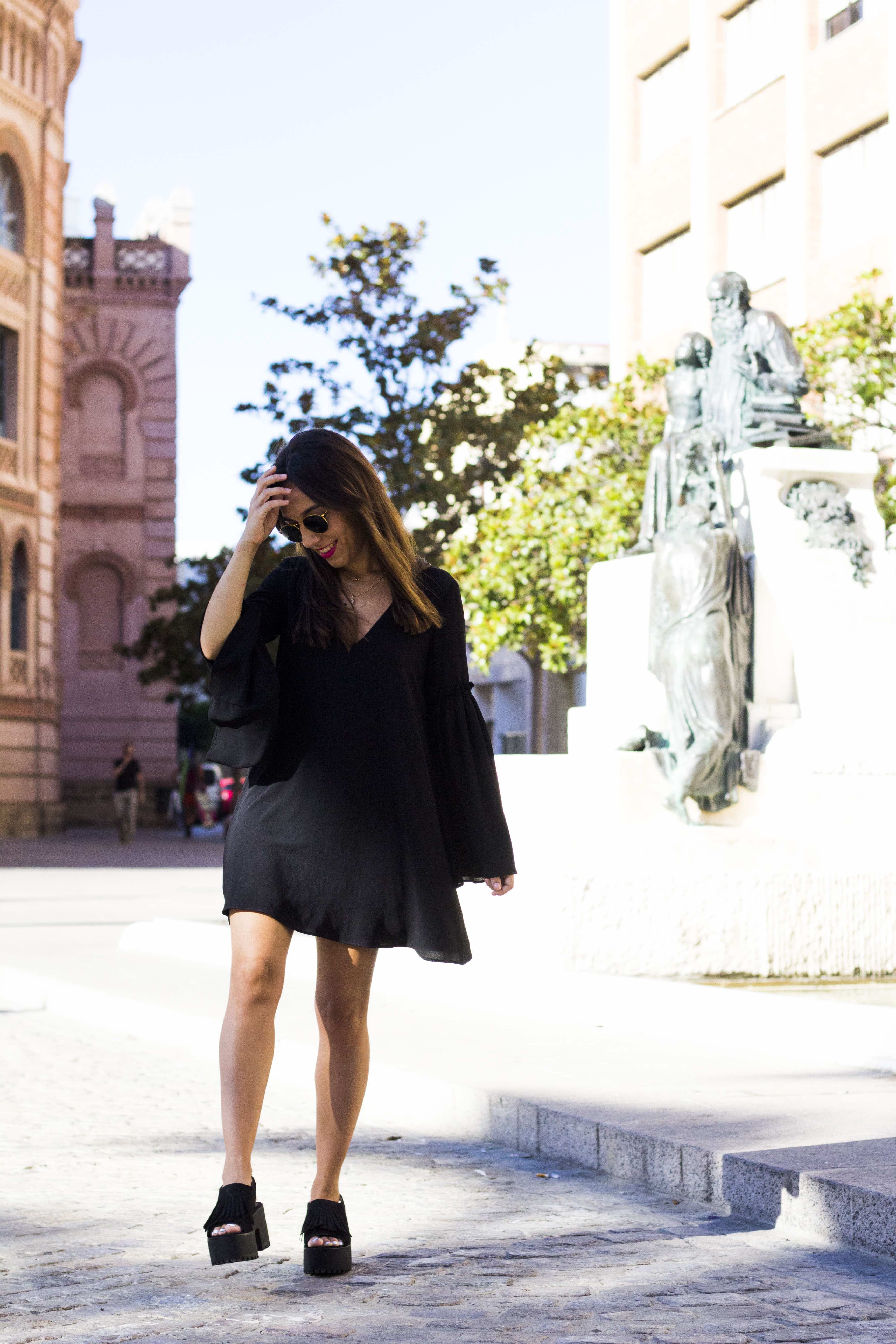 vestido_negro-mangas_campana1
